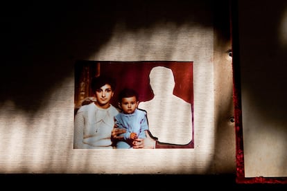 ‘My Mother's Album’, imagen perteneciente al fotolibro ‘Father’, de Diana Markosian (Aperture, 2024). © 2024 Aperture