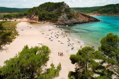 Una de las calas de Algaiarens, en Menorca.