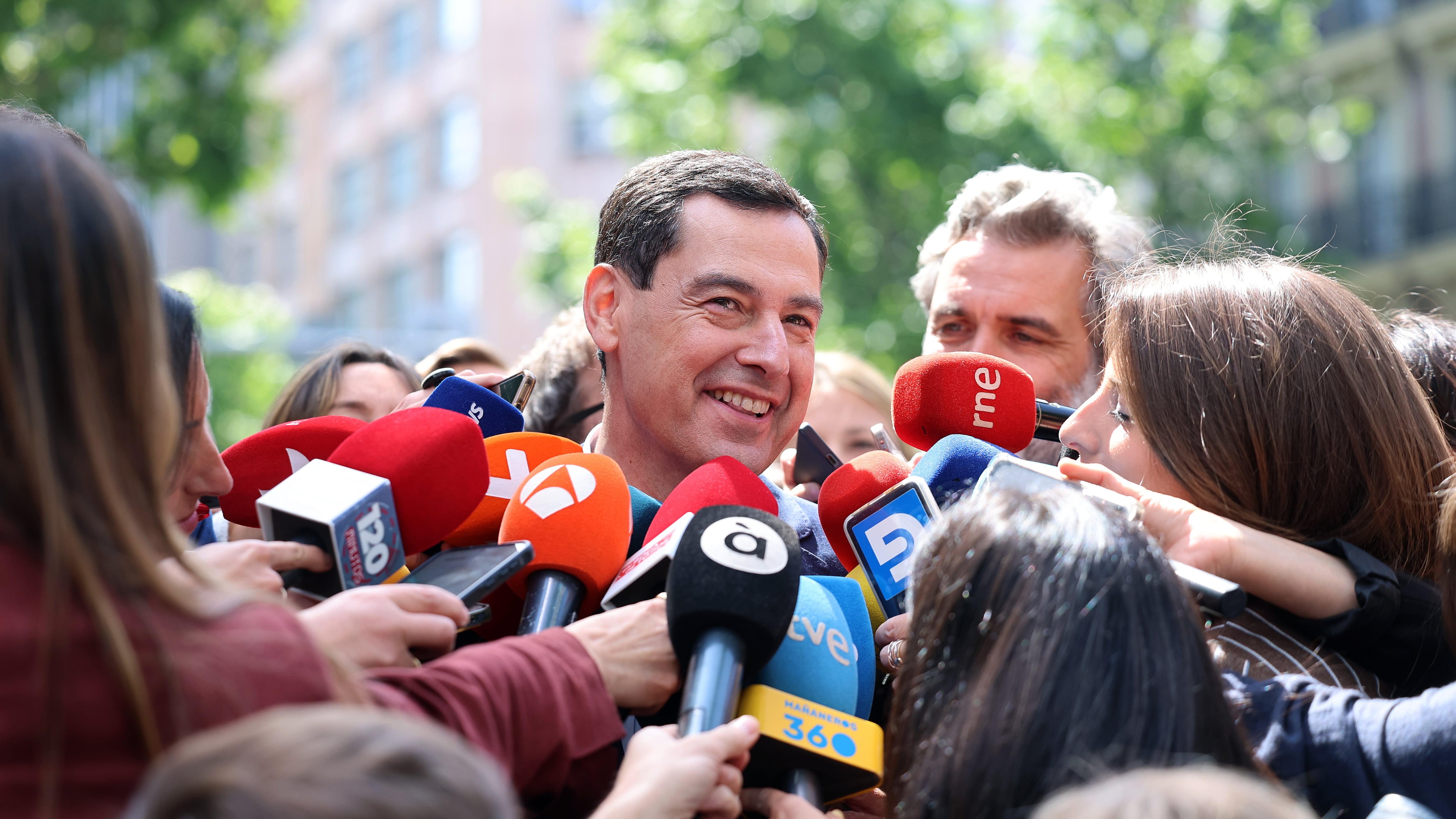 Arrival of the Andalusian PP candidate, Juanma Moreno, at the PP headquarters in Genoa