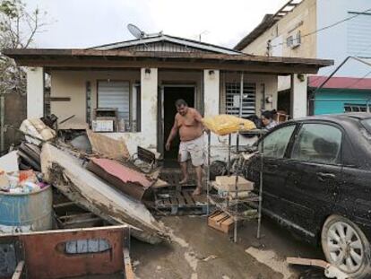 En Toa Baja el agua subió tanto que 2.000 vecinos fueron rescatados subidos a los techos