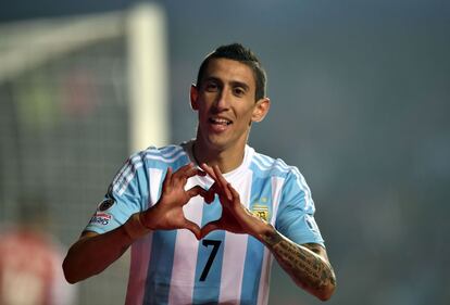 Ángel Di María celebra su segundo gol contra Paraguay en la semifinal de la Copa América.