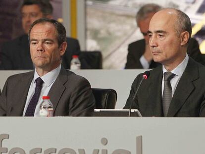 El consejero delegado de Ferrovial, &Iacute;&ntilde;igo Meir&aacute;s, junto al presidente de la compa&ntilde;&iacute;a, Rafael del Pino. / P. Monge