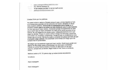 Del proyecto Ayre (el intento de lograr la participación de un segundo equipo español en la 33ª edición de la Copa del América) se llegó a diseñar un organigrama que tenía en su cúspide al príncipe Felipe como presidente de honor; Urdangarin iba a ser presidente del consejo social, y su esposa, la infanta Cristina, “asesor deportivo”. Aunque la iniciativa no prosperó, los nuevos documentos abundan en la tesis de que la Casa del Rey le dio su apoyo. “Sobrevender la participación de la Familia en el proyecto cuando quien tú sabes ya nos está ayudando como lo está haciendo no creo que sea el mejor camino”, dice el yerno del Rey a Perelló, a quien le pide mantener un “perfil bajo”. “SM me ha vuelto a comentar las ganas que tiene de que el proyecto salga adelante”, añade.