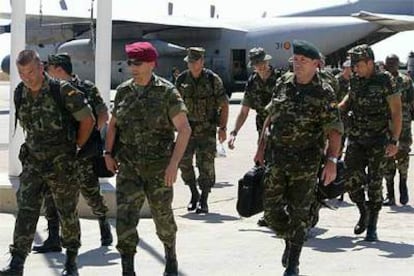 Soldados españoles, a su llegada ayer al aeropuerto de Beirut en Líbano.
