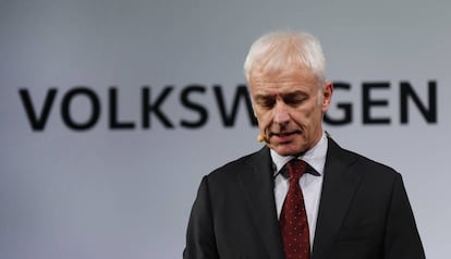 Matthias Müller, president de VW, en una conferència a Detroit.