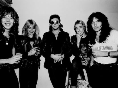 Iron Maiden antes de un concierto en Illinois, Estados Unidos, el 26 de junio de 1981. De izquierda a derecha, Clive Burr (batería), Dave Murray (guitarra), Paul Di'Anno (voz), Adrian Smith (guitarra) y Steve Harris (bajo).