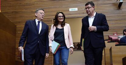 Puig, Oltra y Morera acceden al pleno que ha aprobado la ley de la nueva televisión valenciana.