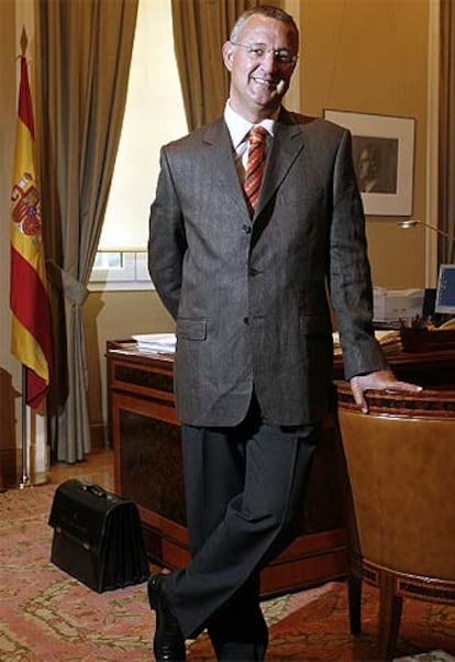 El ministro de Trabajo, Jesús Caldera, el viernes en su despacho.