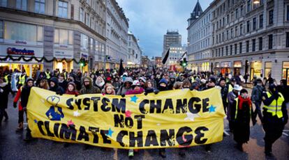 Una multitudinaria manifestación de activistas en Copenhague.