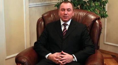 Vladímir Makei se dirige a los medios en una imagen de archivo.
