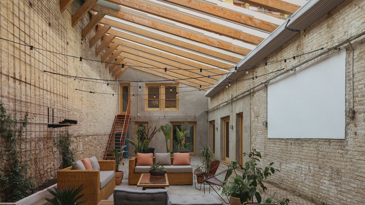 “Es un privilegio, la representación del lujo del espacio”: cómo el patio se reinventa para sobrevivir en las ciudades