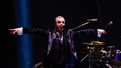 Dave Gahan, anoche en el inicio de concierto de Depeche Mode en el WiZink Center de Madrid.