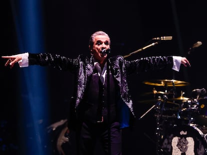 Dave Gahan, anoche en el inicio de concierto de Depeche Mode en el WiZink Center de Madrid.