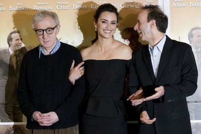 De izquierda a derecha, Woody Allen, Pen&eacute;lope Cruz y Roberto Benigni.