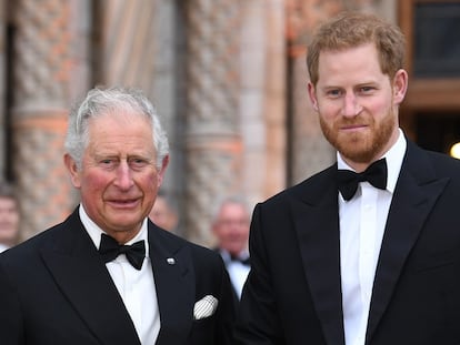 Os príncipes Charles e Harry em um evento em Londres em abril de 2019.