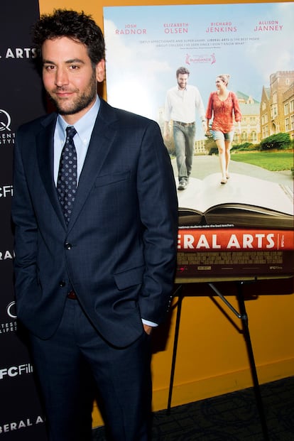 Josh Radnor es el compañero de rodaje de Elizabeth Olsen.