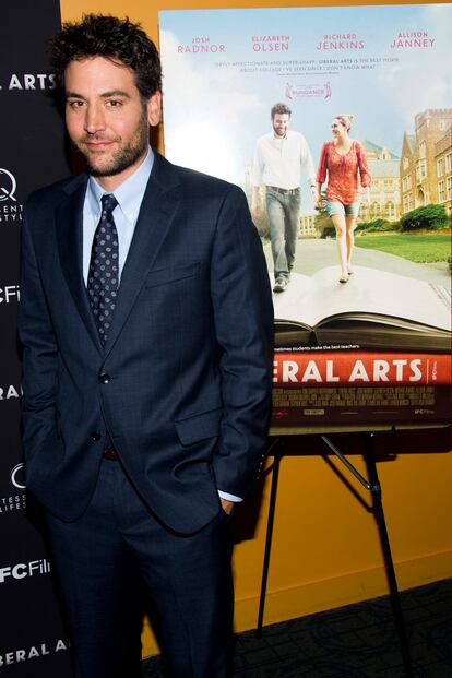 Josh Radnor es el compañero de rodaje de Elizabeth Olsen.