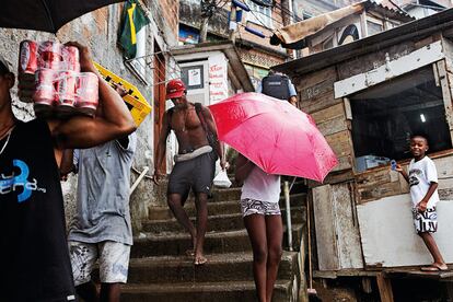 Una imagen de la favela de Cantagalo, a unos centenares de metros del barrio de Ipanema y a un siglo en su índice de desarrollo humano. Cantagalo fue 'pacificada' a finales de 2009. Antes era imposible entrar aquí.