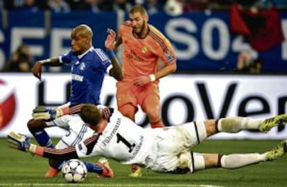 Benzema marca en la goleada en el Veltins Arena