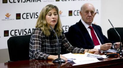 La directora de Cevisama, Carmen &Aacute;lvarez, y su presidente, Armando Ib&aacute;&ntilde;ez.