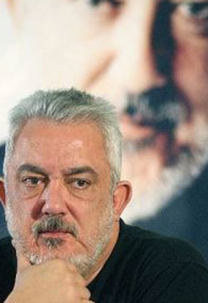 Fotografía de archivo de Imanol Uribe durante el homenaje que le ha dedicado la Seminci. Uribe adaptará la novela <i>La carta esférica</i> de Arturo Pérez Reverte.