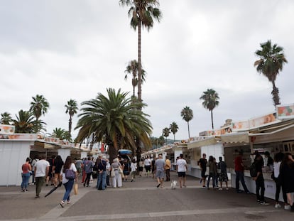 Ambiente en la Setmana del Llibre en Català, en el Moll de la Fusta.