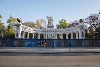 Lo mismo el Hemiciclo a Juárez en la Alameda Central.