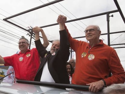 Suplicy (à direita) fez campanha ao lado de Alexandre Padilha e Lula.