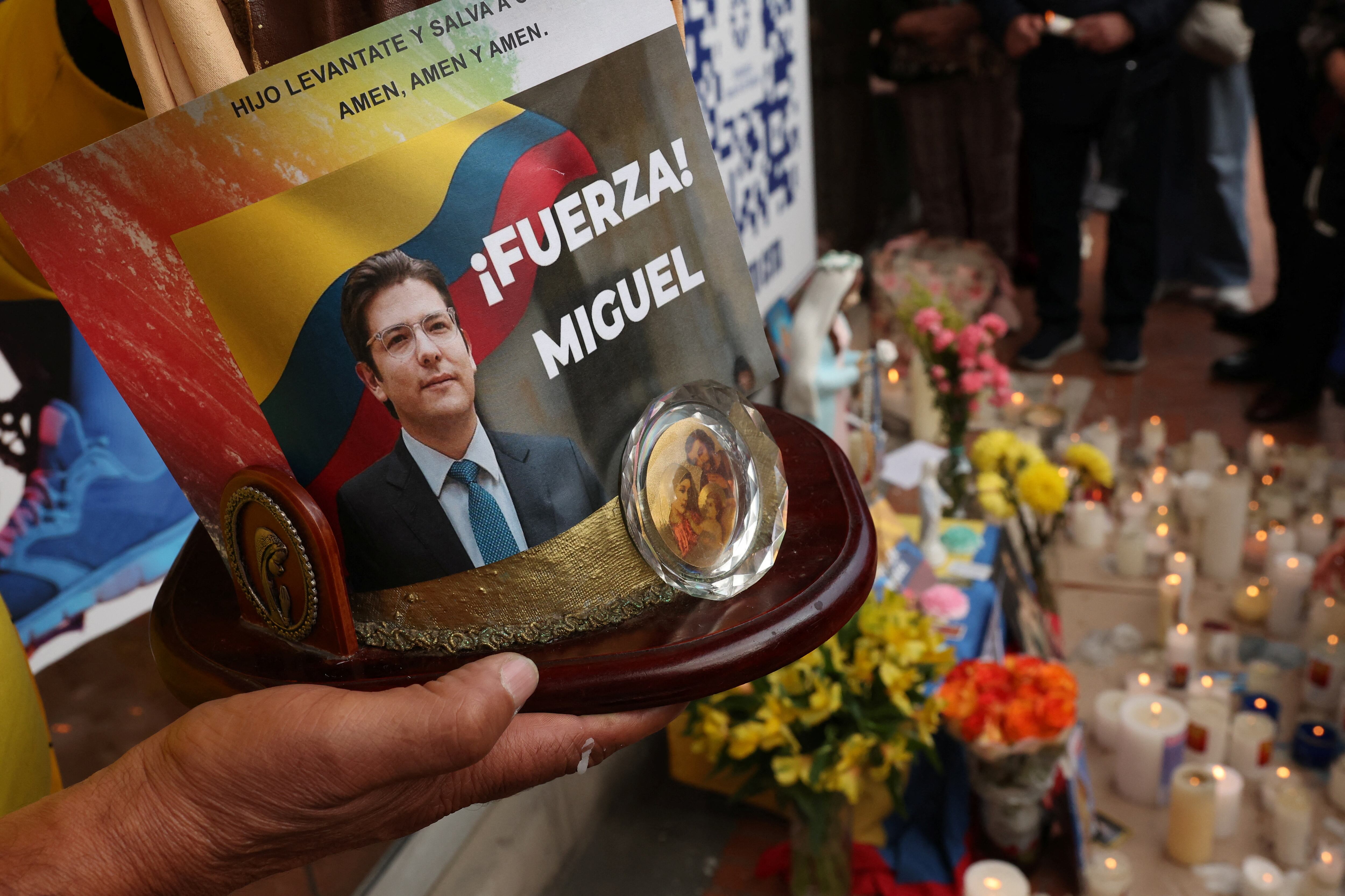 Las últimas noticias del atentado contra Miguel Uribe Turbay, en directo | El senador muestra “indicios de mejoría neurológica”, aunque sigue en estado crítico