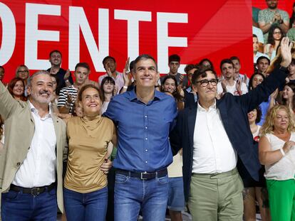 Pedro Sánchez, con Jaume Collboni, Meritxell Batet y Salvador Illa en el mitin de los socialistas en Barcelona.