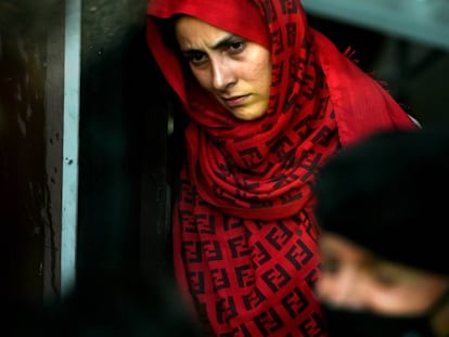 Una mujer tras llegar el 23 de agosto a la base aérea de Torrejón de Ardoz, en Madrid, a bordo de un avión con 260 personas procedentes de Afganistán.