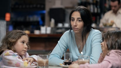 Zaira Romero Interpreta a su propia madre en ‘El clan Olimpia’, de Disney +.