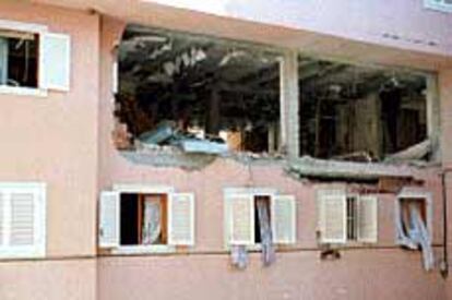 Estado en que quedó la parte trasera del apartamento donde murió la terrorista de ETA por la explosión del artefacto que manejaba.