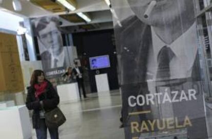 El pabellón argentino contará con 500 metros cuadrados de espacio, en los que se instalarán casetas de editoriales y diversas exposiciones como homenaje a Julio Cortázar y el cincuenta aniversario de su obra maestra "Rayuela". EFE/Archivo