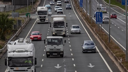 Traffic on the S30 highway in Seville, on May 13.