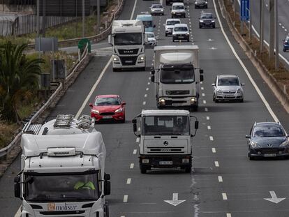 Traffic on the S30 highway in Seville, on May 13.