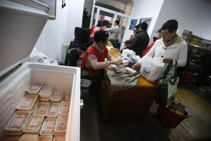 Recollida de menjar a Càritas de Castellar del Vallès.