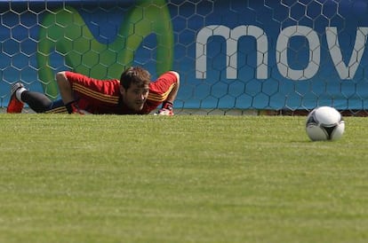 Iker Casillas, durante el entrenamiento de ayer con la selección española