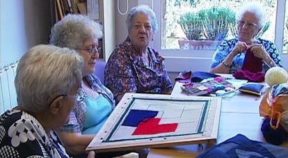 Ancianos en una residencia geriátrica en Alella.