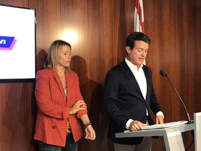 Eva Parera y Manuel Valls, en una rueda de prensa en el Ayuntamiento
 
 