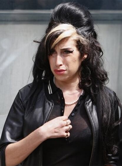 Amy Winehouse por fin puede entrar en Estados Unidos, algo que se le había denegado en varias ocasiones por sus conocidos problemas con la ley. La cantante británica que, desde hace tiempo, quería realizar una gira en este país, se ha mostrado muy satisfecha con esta decisión, según informa <i>Contact Music</i>. Una fuente cercana a la artista ha declarado que "Amy está encantada con la idea de volar a América. Está deseando llegar a Estados Unidos y poder ofrecer algunos conciertos".