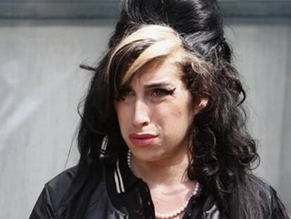 Amy Winehouse por fin puede entrar en Estados Unidos, algo que se le había denegado en varias ocasiones por sus conocidos problemas con la ley. La cantante británica que, desde hace tiempo, quería realizar una gira en este país, se ha mostrado muy satisfecha con esta decisión, según informa <i>Contact Music</i>. Una fuente cercana a la artista ha declarado que "Amy está encantada con la idea de volar a América. Está deseando llegar a Estados Unidos y poder ofrecer algunos conciertos".