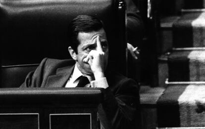 Adolfo Su&aacute;rez durante el pleno del Congreso de los Diputados en que se debat&iacute;a la moci&oacute;n de censura del PSOE contra el Gobierno de UCD, el 29 de mayo de 1980.