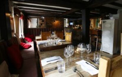 Comedor del 'pub' The Hand & Flowers, en Marlow (Inglaterra).