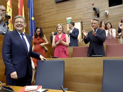 El socialista Ximo Puig, a su llegada a las Cortes Valencianas el pasado 13 de junio, día que fue investido presidente de la Generalitat, Carlos Mazón.