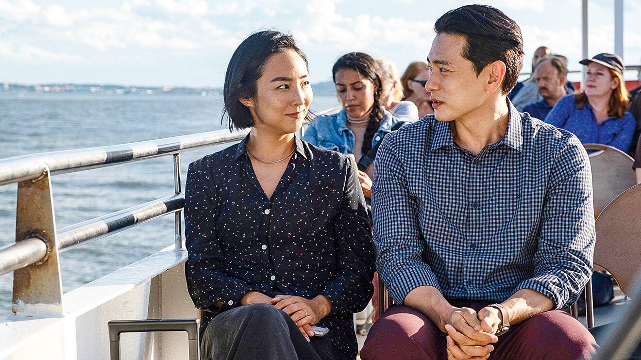 Greta Lee en un fotograma de 'Vidas pasadas junto a Teo Yoo'.