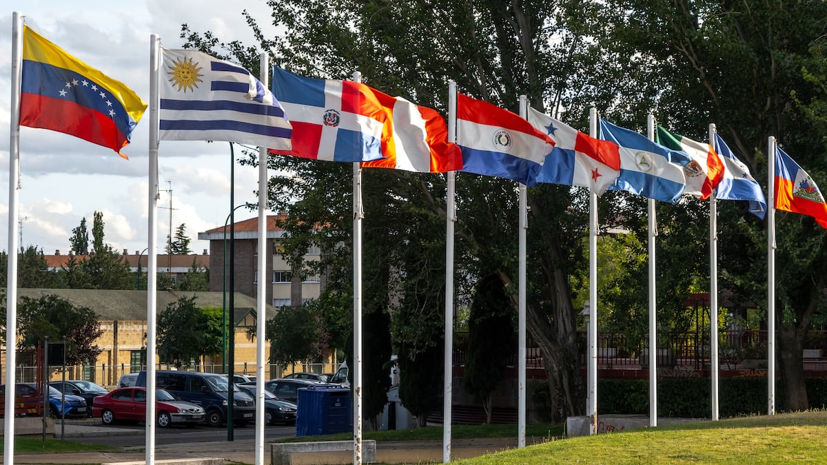 La Comunidad Hispana Busca Unirse para Convertirse en una Potencia Global