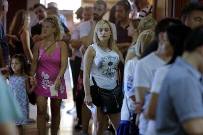 Colas en los colegios electorales valencianos.