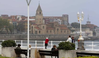 Aspecto que presenta la playa de San Lorenzo de Gijón.