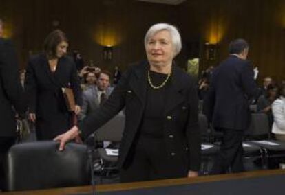 Janet Yellen, candidata de la Casa Blanca a dirigir la Reserva Federal (Fed) testifica ante una audiencia de confirmación en el Comité Bancario del Senado de Washington, Estados Unidos el 14 de noviembre de 2013.